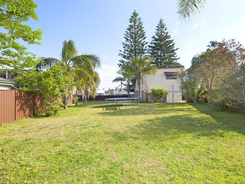 2 Bondi Road, The Entrance North NSW 2261
