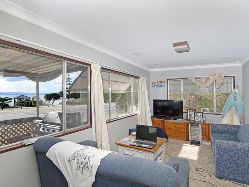 2 Bondi Road, The Entrance North NSW 2261