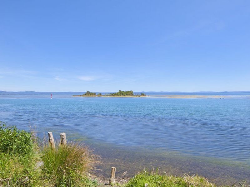 2 Bondi Road, The Entrance North NSW 2261