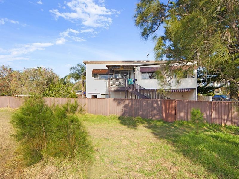 2 Bondi Road, The Entrance North NSW 2261