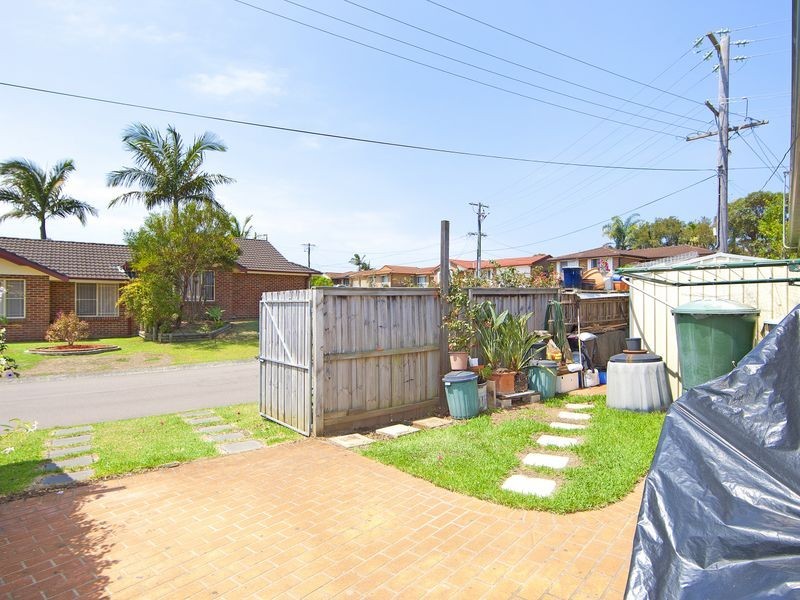 1/1 Charlotte Close, Bateau Bay NSW 2261