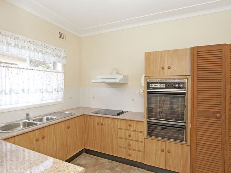 31 Warrigal Street, The Entrance NSW 2261