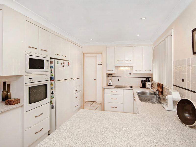 183 Cresthaven Avenue, Bateau Bay NSW 2261