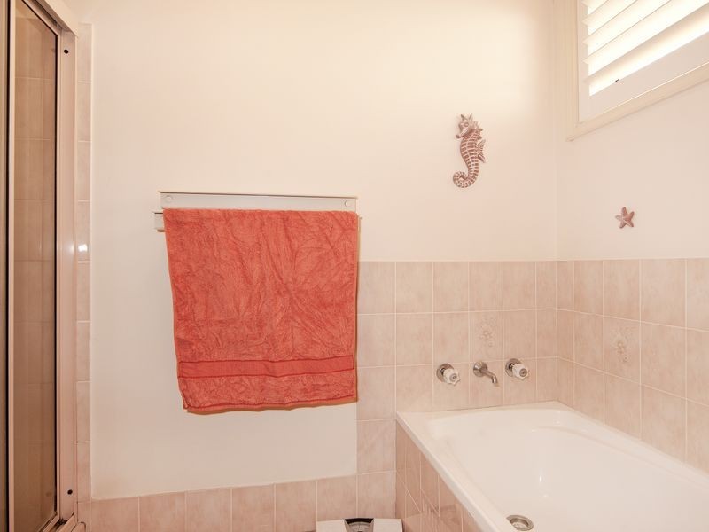 183 Cresthaven Avenue, Bateau Bay NSW 2261