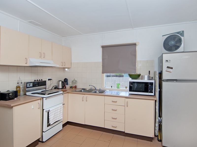 6 Yeddenba Avenue, Blue Bay NSW 2261