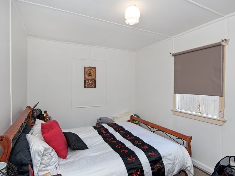 6 Yeddenba Avenue, Blue Bay NSW 2261