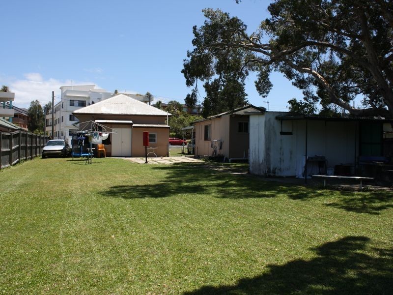 16 Gosford Avenue, The Entrance NSW 2261