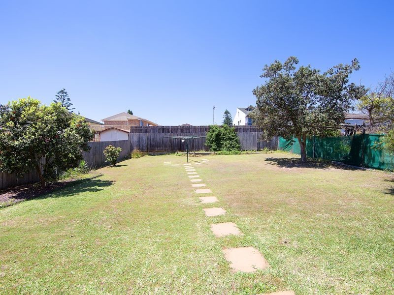 12 Wilfred Barrett Drive, The Entrance North NSW 2261