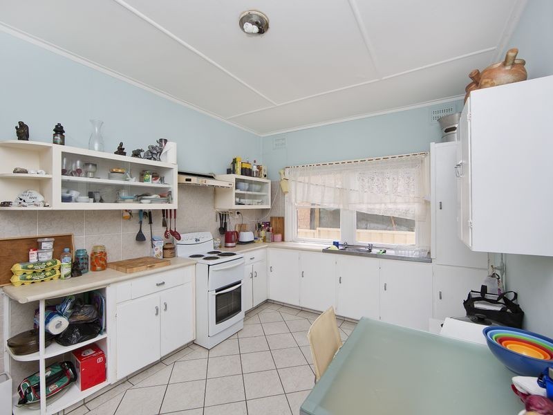 11 Campbell Avenue, The Entrance NSW 2261