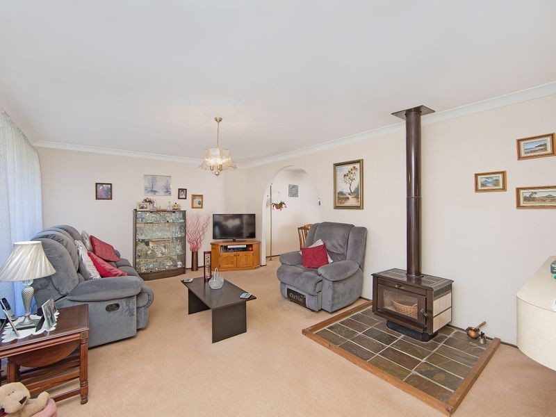 1 Haigh Close, Berkeley Vale NSW 2261