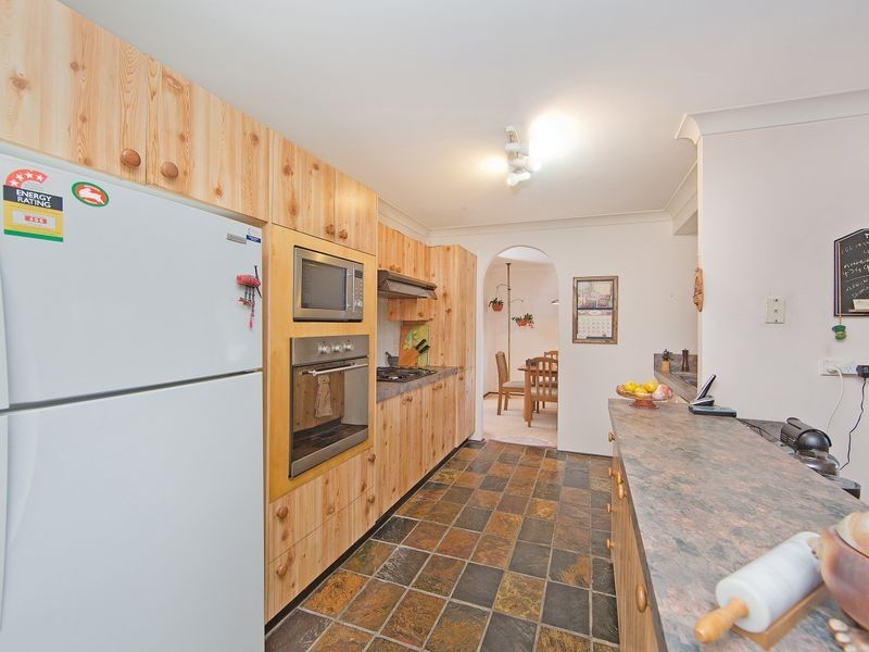 1 Haigh Close, Berkeley Vale NSW 2261