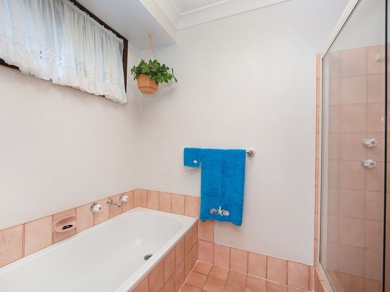 1 Haigh Close, Berkeley Vale NSW 2261