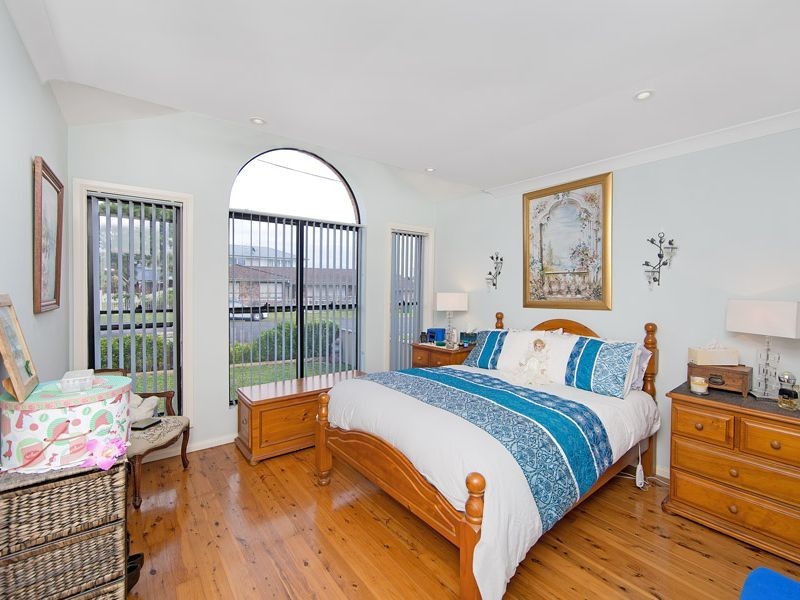 24A Germaine Avenue, Bateau Bay NSW 2261