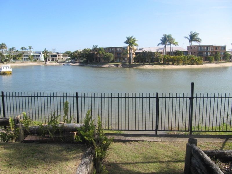 2/3 Barooga Crescent, Mooloolaba QLD 4557