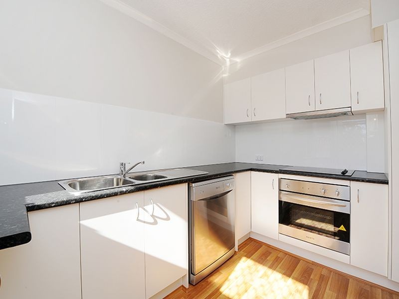 2/14 Carrothool Place, Mooloolaba QLD 4557