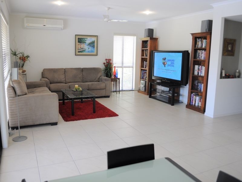 8 Bonaire Court, Kawana Waters QLD 4575