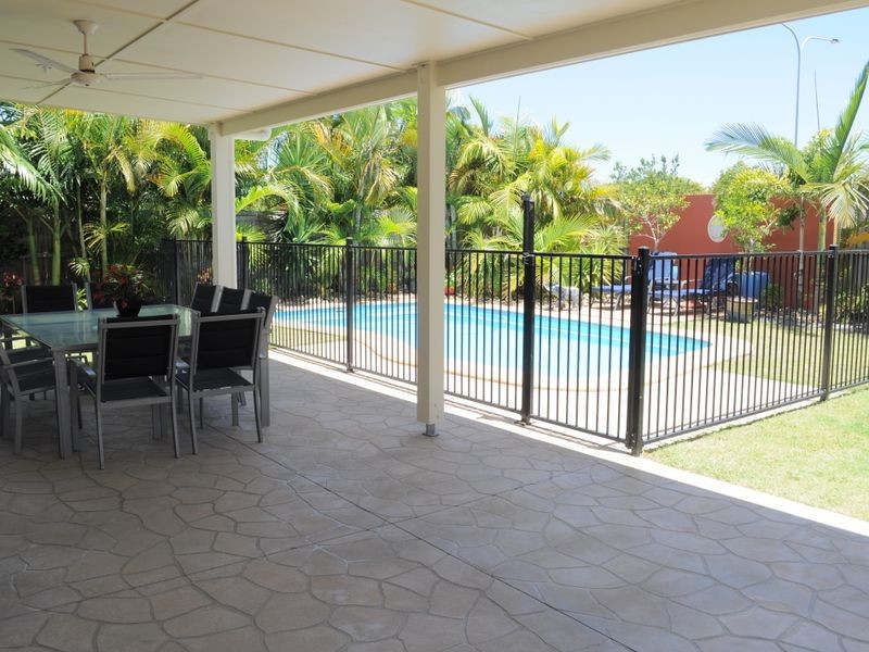 8 Bonaire Court, Kawana Waters QLD 4575