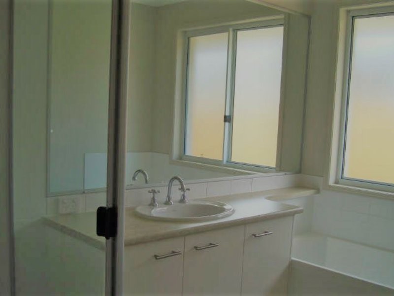 8 Daintree Boulevard, Little Mountain QLD 4551