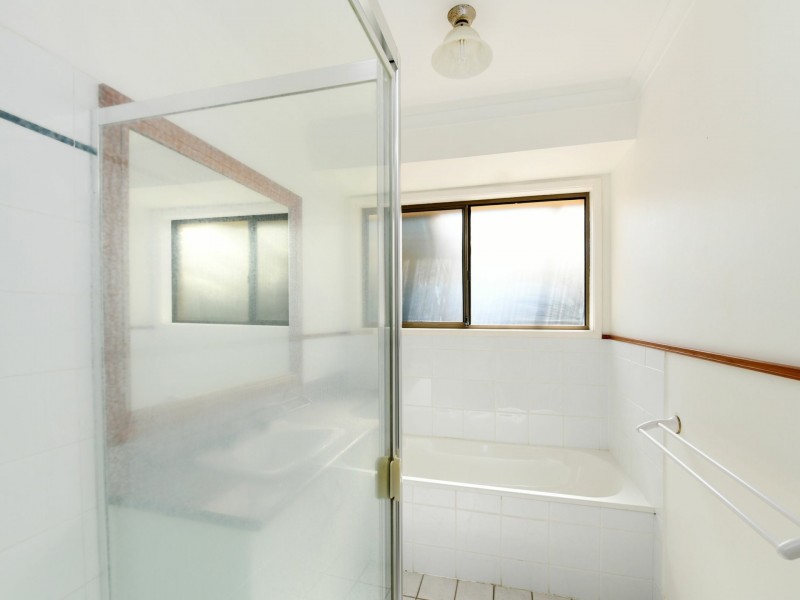 4 Ewinga Court, Mountain Creek QLD 4557