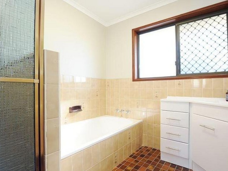 6 Bluebird Parade, Bokarina QLD 4575