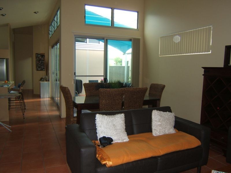 5 Corfu Street KAWANA ISLAND, Parrearra QLD 4575