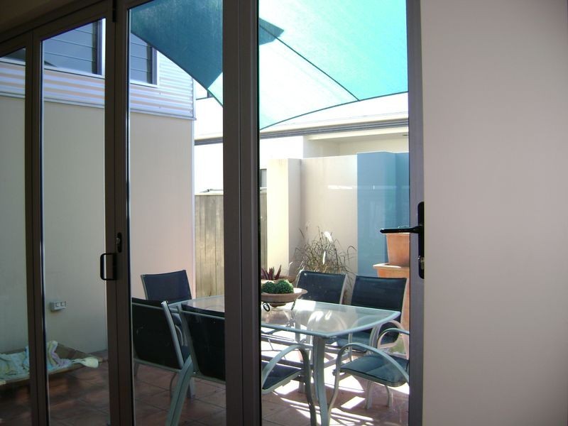 5 Corfu Street KAWANA ISLAND, Parrearra QLD 4575