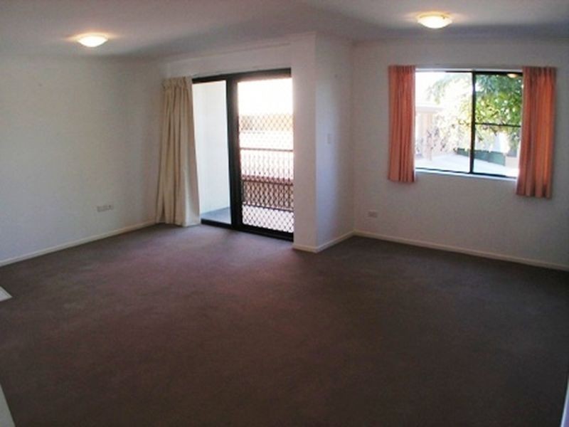2/25 Oomoo Street, Buddina QLD 4575