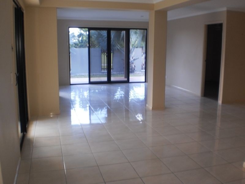 17 Sanibell Street KAWANA ISLAND, Parrearra QLD 4575