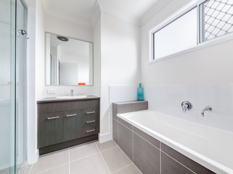 2 Mariner Court, Mountain Creek QLD 4557