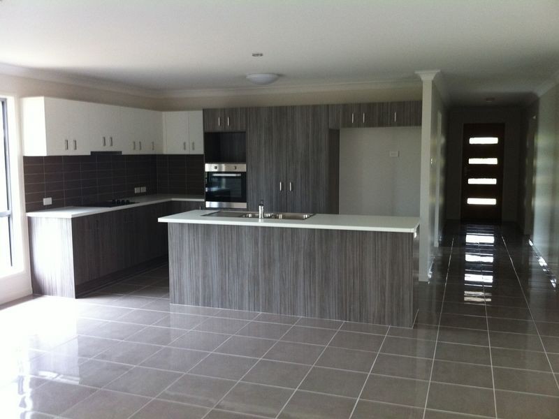 2 Parkview Dr “Ivadale Lakes”, Little Mountain QLD 4551