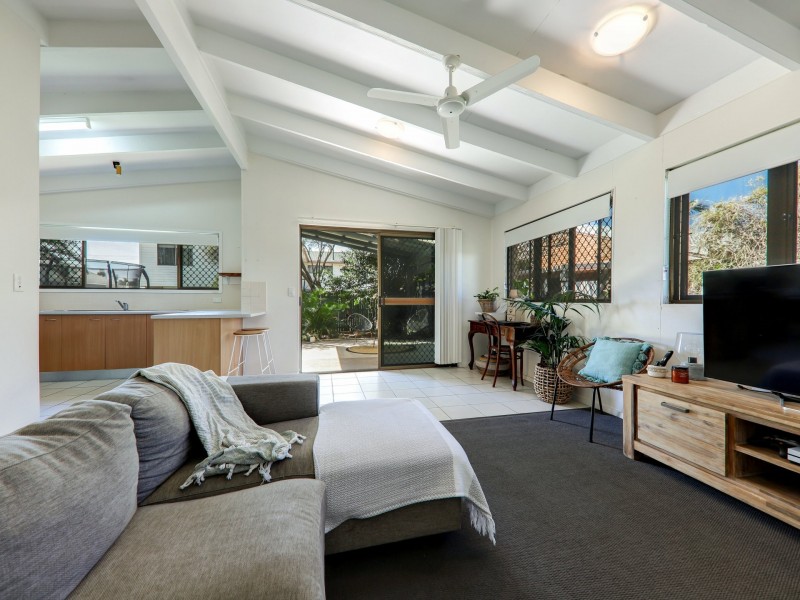 1 Curbarra Street, Buddina QLD 4575