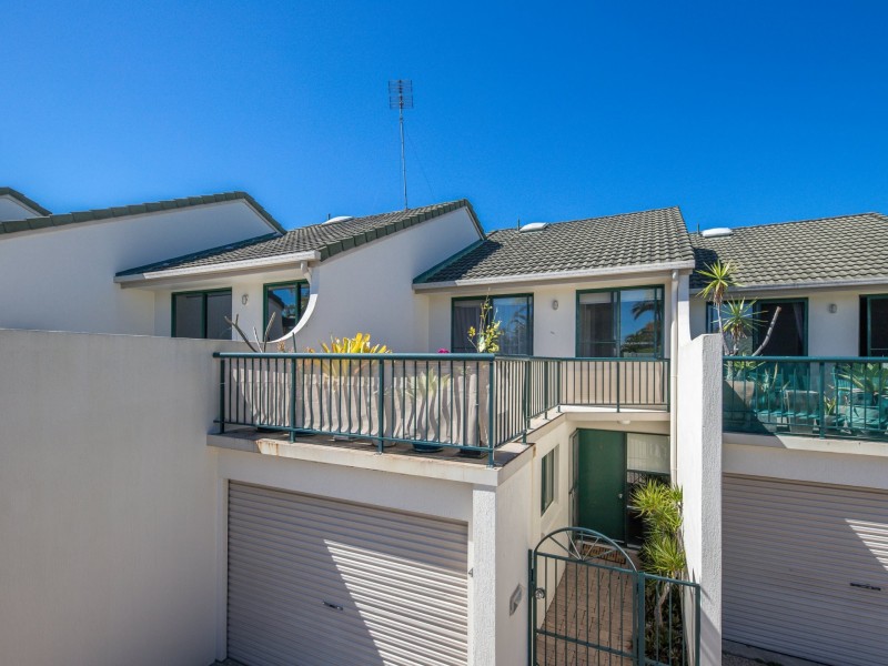Unit 4/14 Arwen Street, Maroochydore QLD 4558