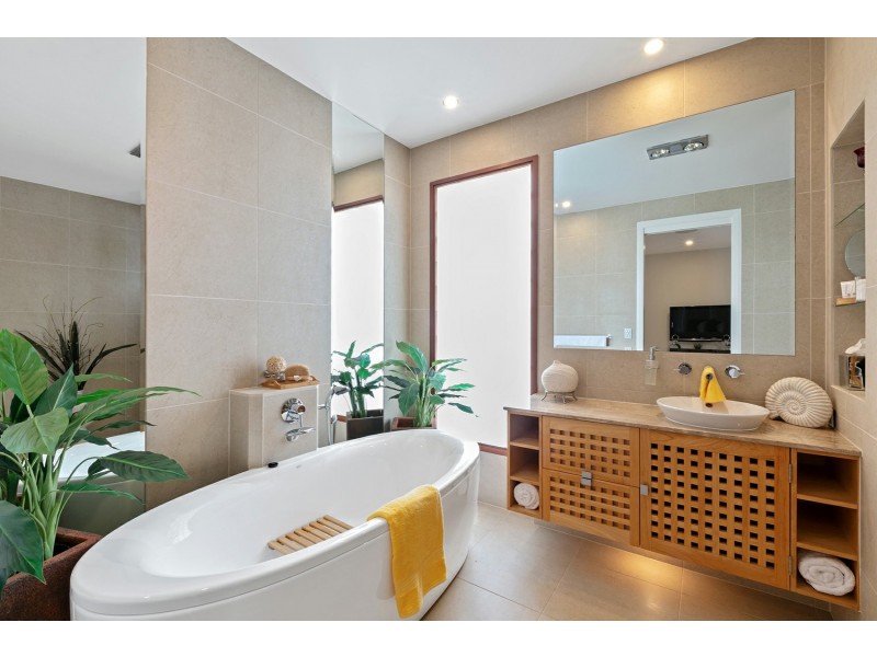 7 Mooloolah Island, Minyama QLD 4575