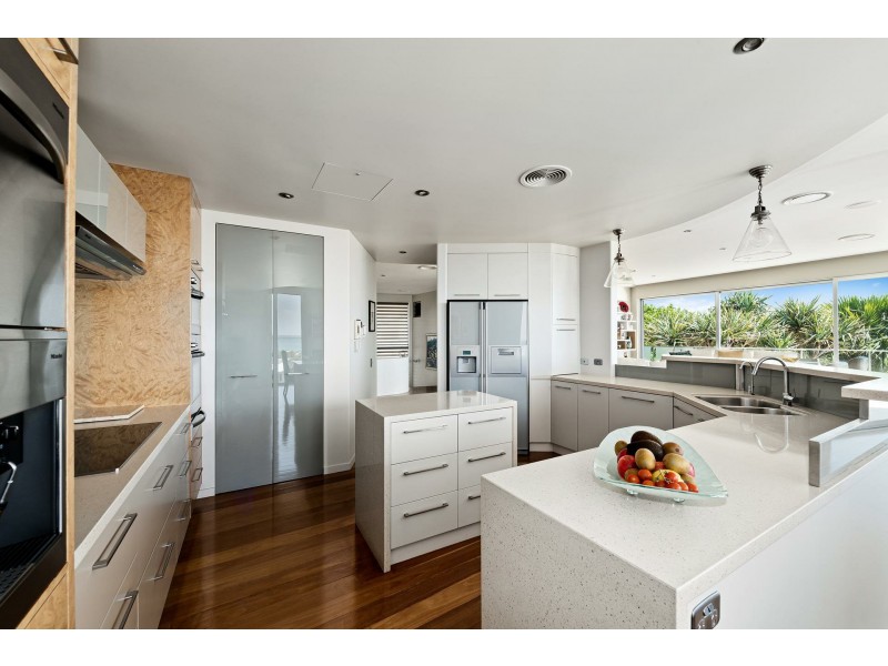 11 Tantula Road East, Alexandra Headland QLD 4572
