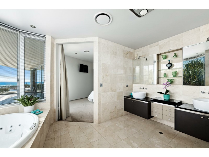 11 Tantula Road East, Alexandra Headland QLD 4572