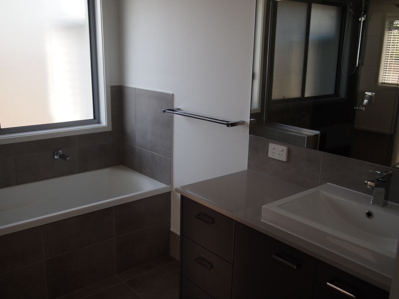 1 Swivel Court, Birtinya QLD 4575