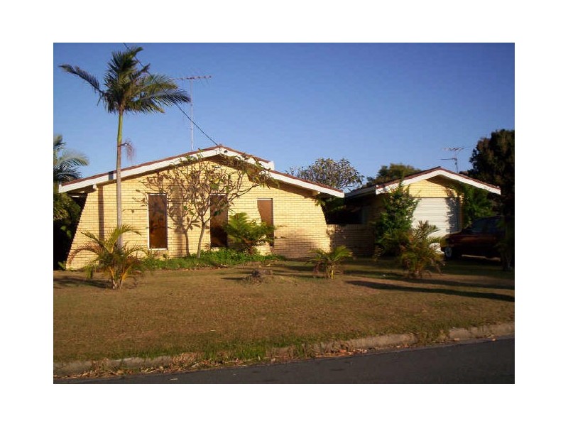 6 GIRAWEEN, Warana QLD 4575