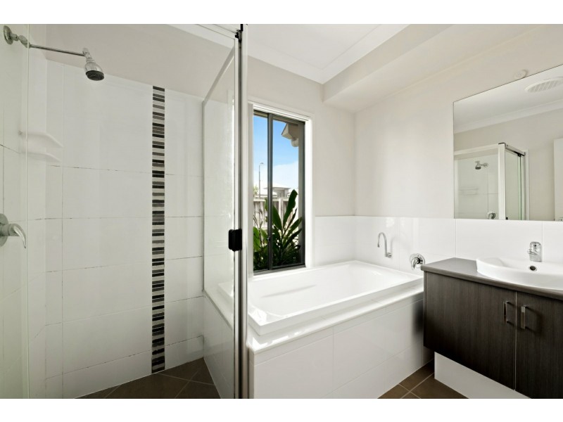 1 Skua Place, Mountain Creek QLD 4557