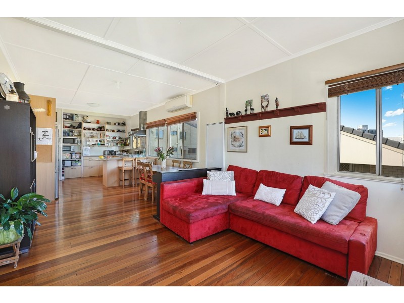 32 Meta Street, Mooloolaba QLD 4557