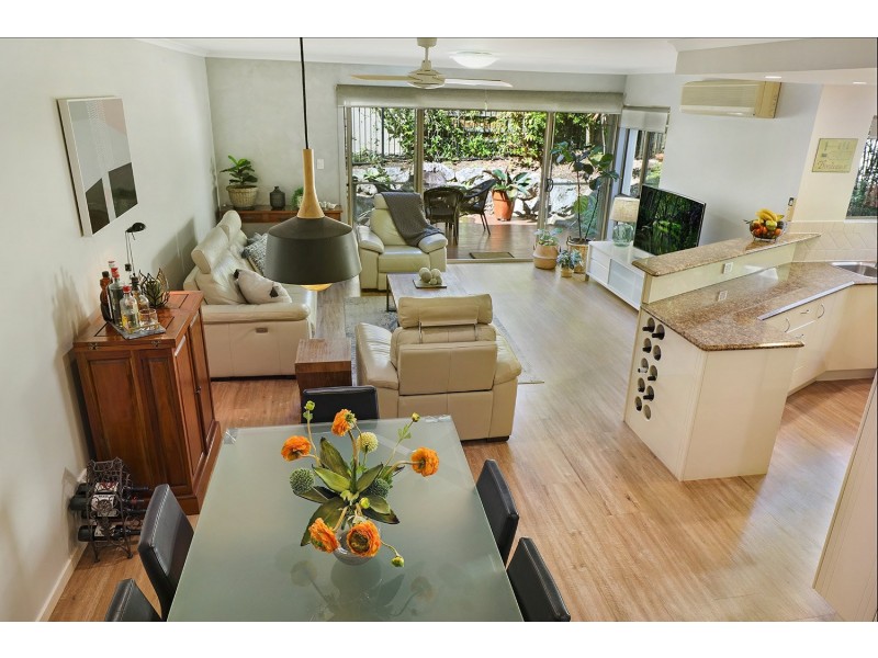 Unit 4/5 Tranquil Place, Alexandra Headland QLD 4572