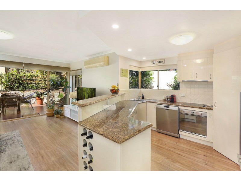 Unit 4/5 Tranquil Place, Alexandra Headland QLD 4572