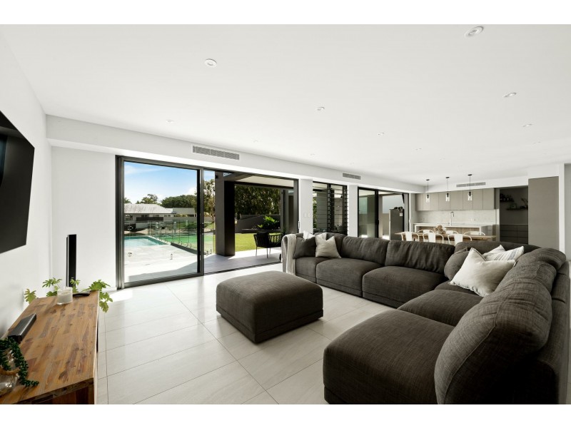17 Bangalow Street, Minyama QLD 4575