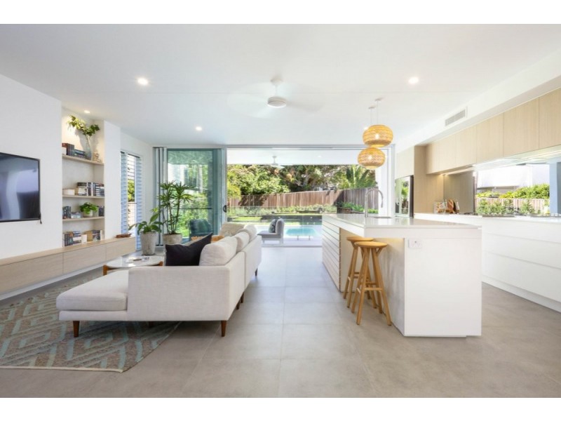 Residence Two/7 Camfield Street, Alexandra Headland QLD 4572