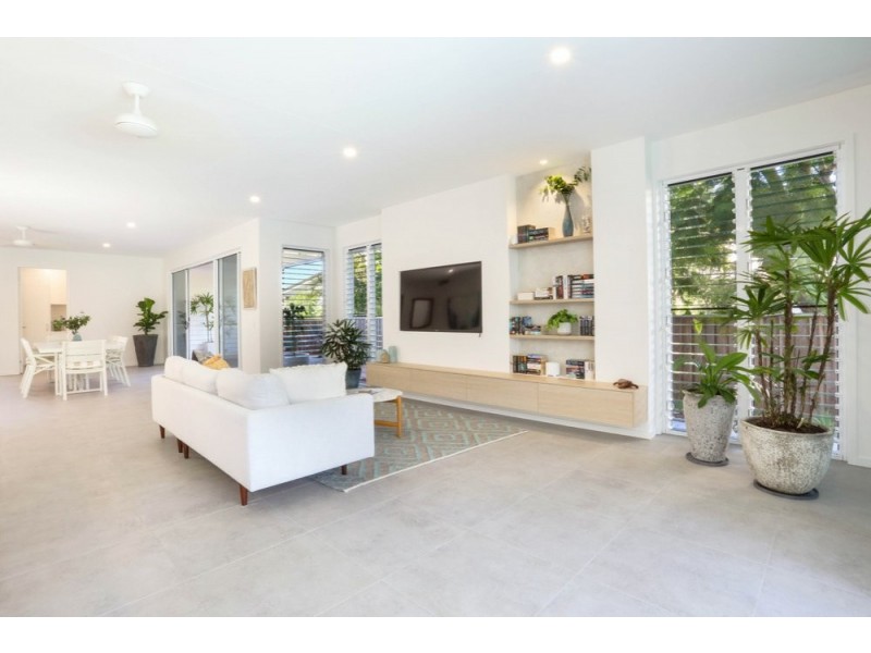 Residence Two/7 Camfield Street, Alexandra Headland QLD 4572