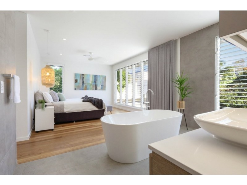 Residence Two/7 Camfield Street, Alexandra Headland QLD 4572