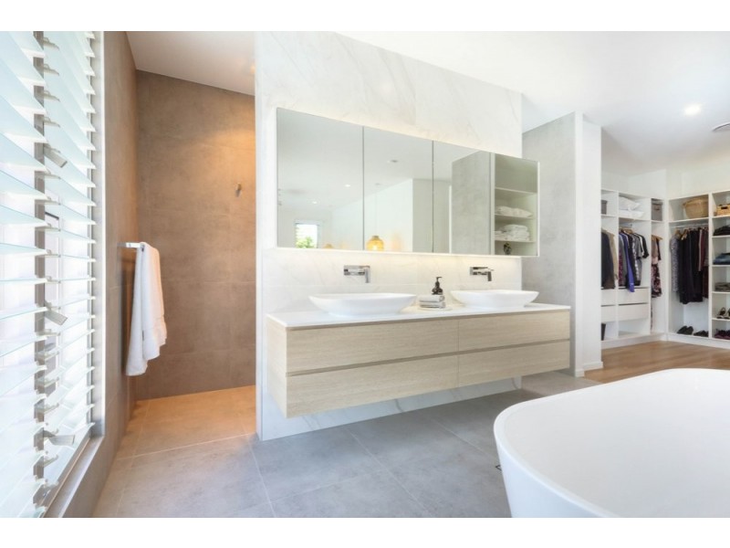 Residence Two/7 Camfield Street, Alexandra Headland QLD 4572
