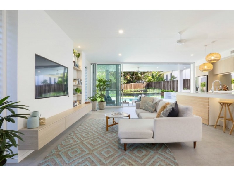 Residence Two/7 Camfield Street, Alexandra Headland QLD 4572