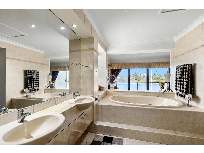 10 Mooloolah Island, Minyama QLD 4575