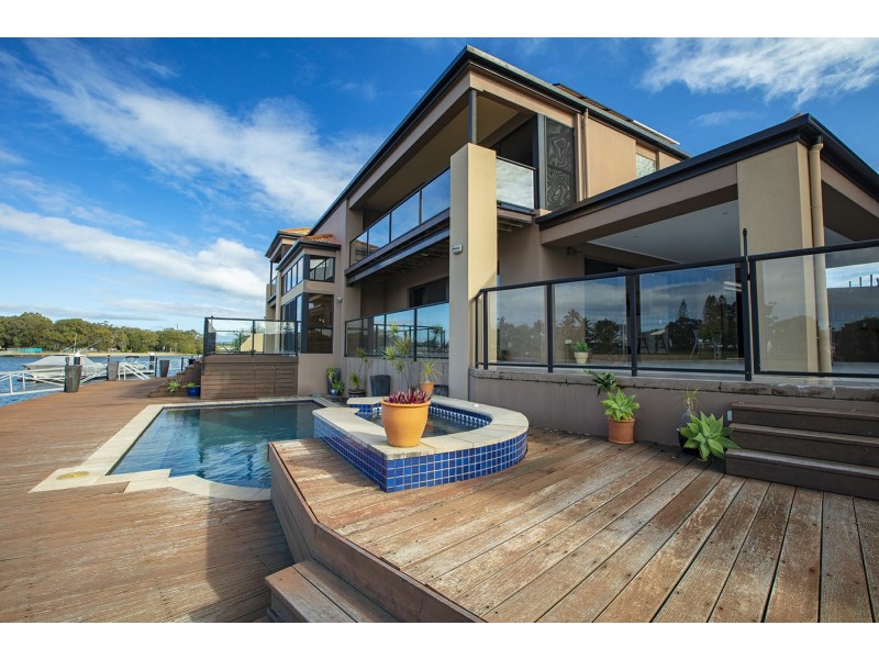 10 Mooloolah Island, Minyama QLD 4575