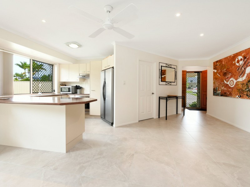 Unit 2/8 Meandersea Court, Mountain Creek QLD 4557